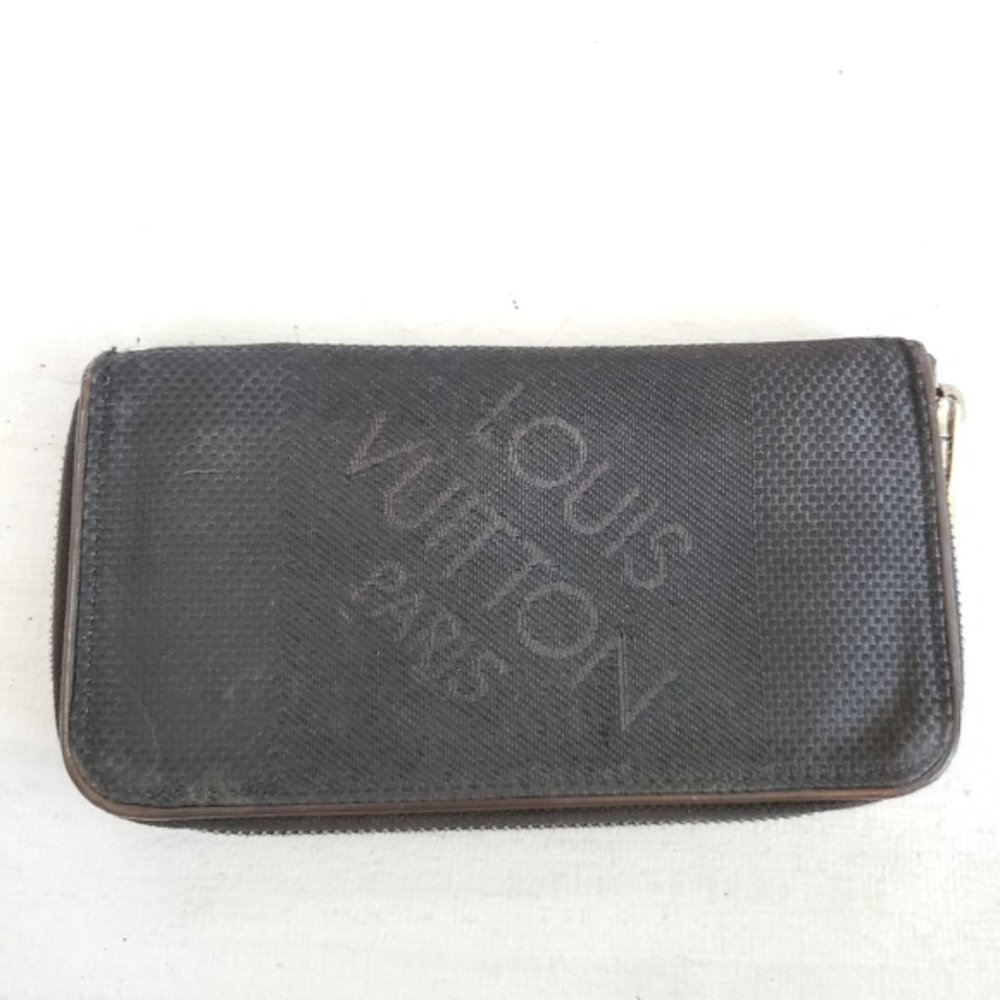 Louis Vuitton Damier Geant (Long Zippy Wallet)
